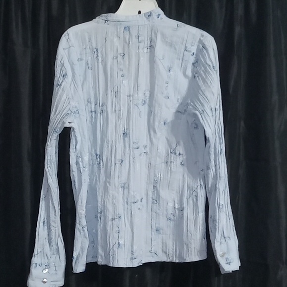 Dress Barn Woman's Button Up Top - Picture 5 of 5